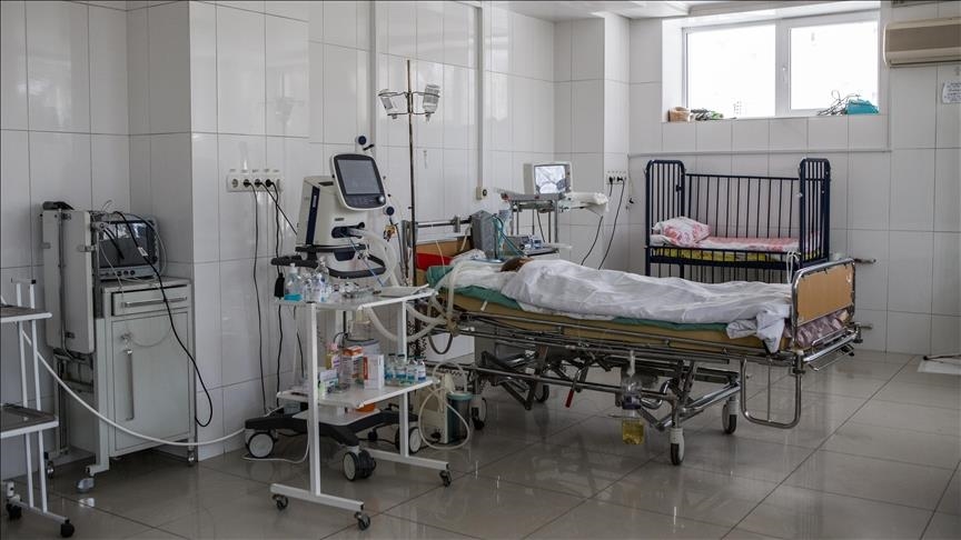 Humb jetën gruaja shtatzënë dhe foshnja e saj që u nxorën të plagosur nga spitali i bombarduar në Ukrainë