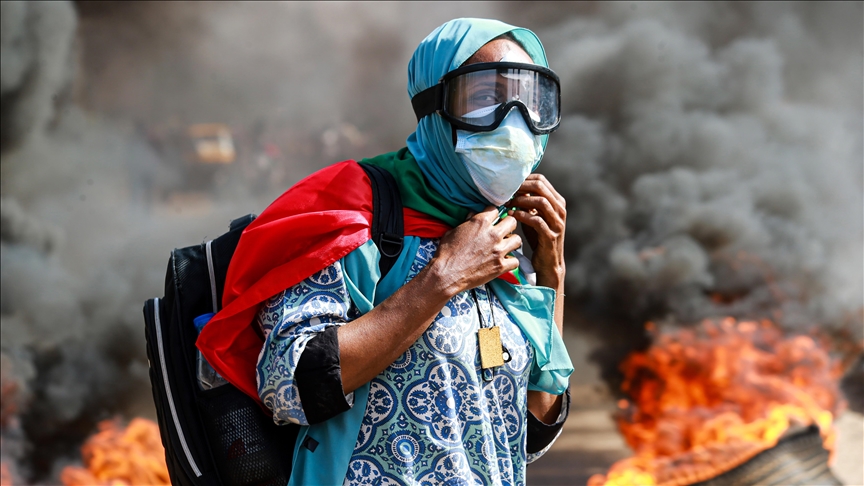 Sudan'da sivil yönetim ve siyasi tutukluların salınması talebiyle gösteriler düzenlendi