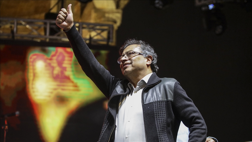 Colombian leftist candidate leads field to become president