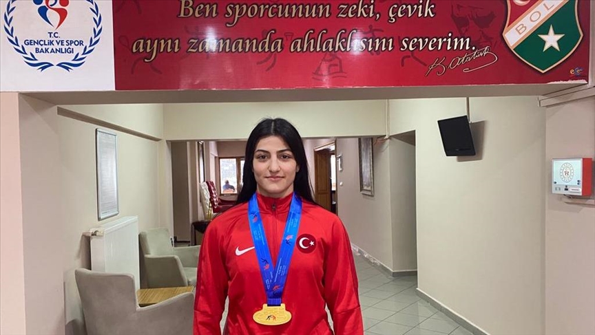 Cumhurbaşkanı Erdoğan'ın talimatıyla Türkiye'ye getirilen Ahıska Türkü Elvira, güreşte Avrupa'nın zirvesinde