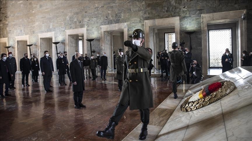 Le chancelier allemand Olaf Scholz visite le Mausolée d'Atatürk