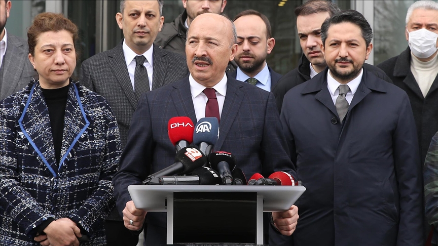 İBB'nin Çırağan Caddesi'ndeki ağaçları kesmesine tepki