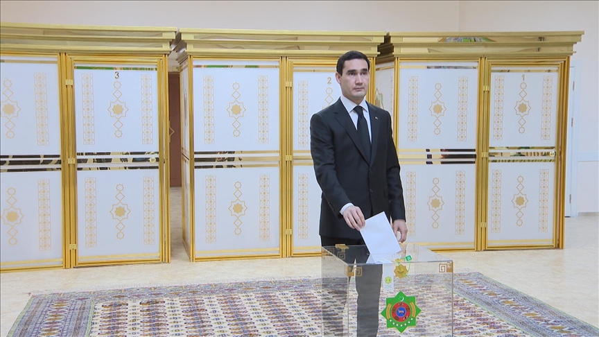 Türkmenistan'da devlet başkanlığı seçimini Serdar Berdimuhamedov kazandı Türkmenistan'da devlet başkanlığı seçimini Serdar Berdimuhamedov kazandı