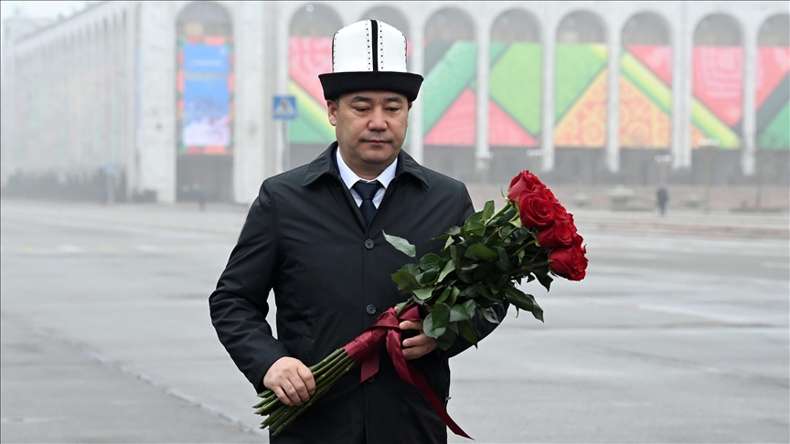 Президент Кыргызстана почтил память погибших в Аксыйских событиях