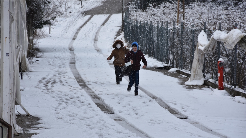 Trabzon'da kar yağışı nedeniyle yarın eğitime ara verildi