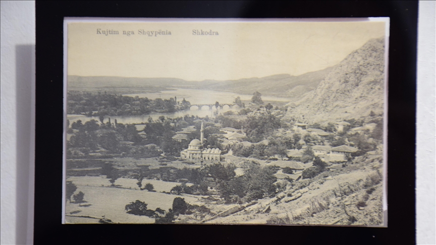 Shkodër, hapet ekspozita e kartolinave me fotografi historike nga Shqipëria