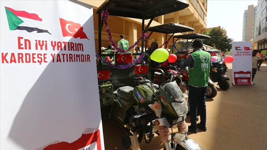 İHH, 'Büsbüyük İyilikler' sloganıyla Sudanlı yetimlere destek programı düzenledi