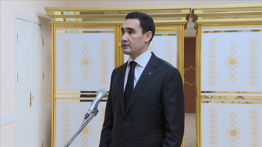 Türkmenistan’ın yeni devlet başkanı Serdar Berdimuhamedov yemin ederek göreve başladı