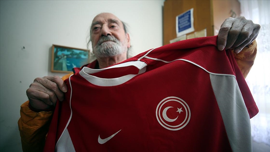 Eski milli kaleci 'Tostos Turan' huzuru Kızılay'da buldu