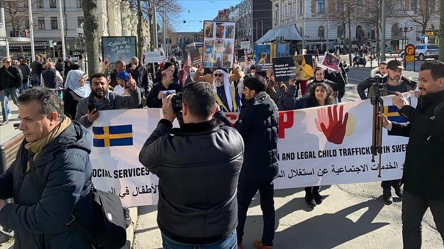 Families continue protest Swedish agency to get back their children