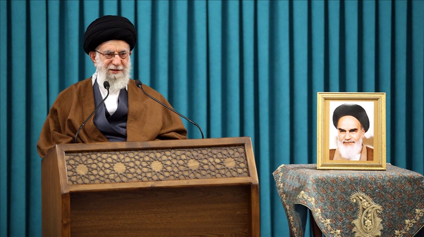 آیت‌الله خامنه‌ای: در زمینه بهره‌وری نسبت به سایر کشورها عقب هستیم