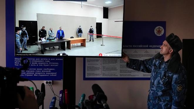 Суд Москвы приговорил Навального к 9 годам колонии строгого режима