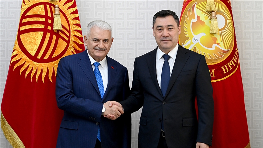 Kırgızistan Cumhurbaşkanı Caparov, Türk Devletleri Teşkilatı Aksakallar Konseyi Başkanı Yıldırım'ı kabul etti