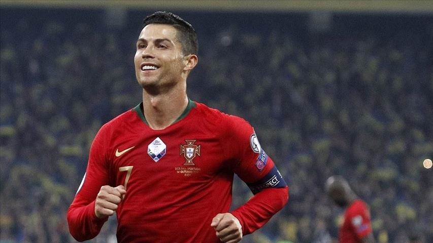 Ronaldo breaks records and touches the sky Ronaldo breaks records and touches the sky