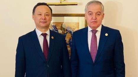Главы дипломатий Кыргызстана и Таджикистана провели встречу в Исламабаде