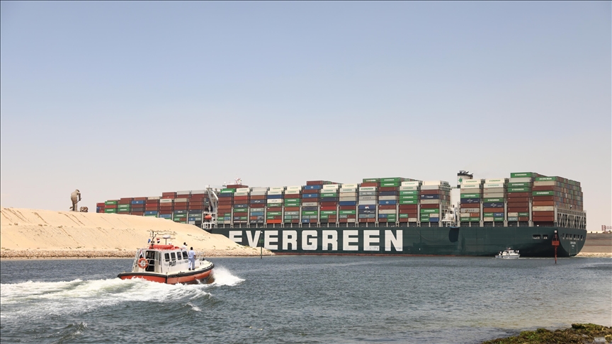 عام على جنوح "إيفر جيفن".. عندما توقفت الملاحة في قناة السويس