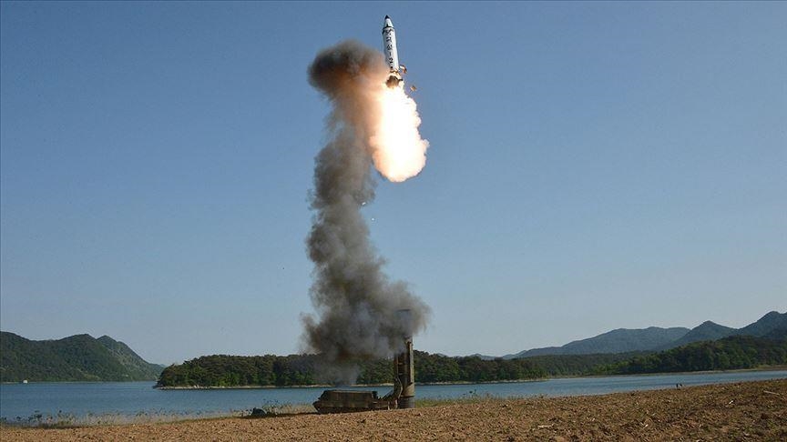СМИ: Северная Корея запустила неопознанную ракету в море