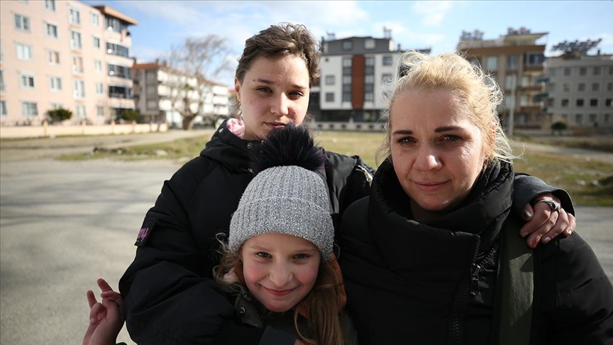 Balıkesir'deki Ukraynalı anne, savaş nedeniyle Vinnıtsya'dan dönemeyen kızına kavuştu 