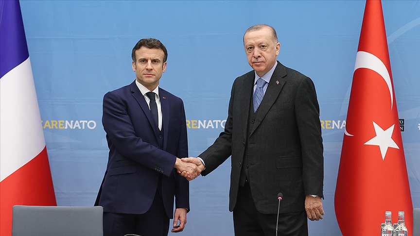 Macron, Cumhurbaşkanı Erdoğan ile Ukrayna'da ateşkes ve kalıcı barış için çalışacaklarını söyledi