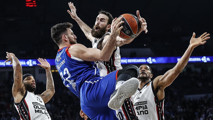 Anadolu Efes evinde kaybetti