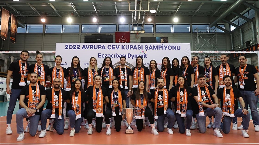 CEV Kupası şampiyonu Eczacıbaşı Dynavit basınla buluştu