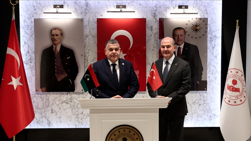 وزيرا داخلية تركيا وليبيا يتفقدان مديرية النفوس بأنقرة