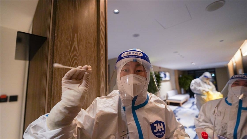 Çin'de son 24 saatte 1366, Hong Kong'da 13 bin 74 Kovid-19 vakası tespit edildi