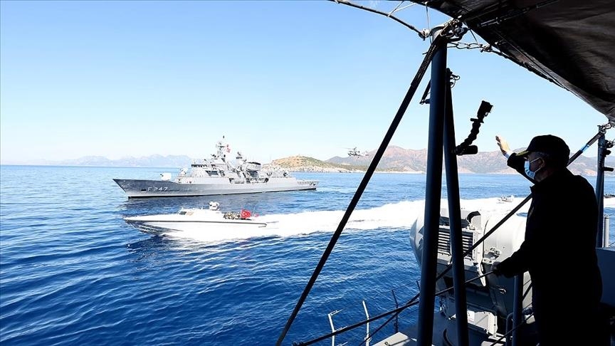 В Стамбульском проливе продолжается деятельность по обезвреживанию мин