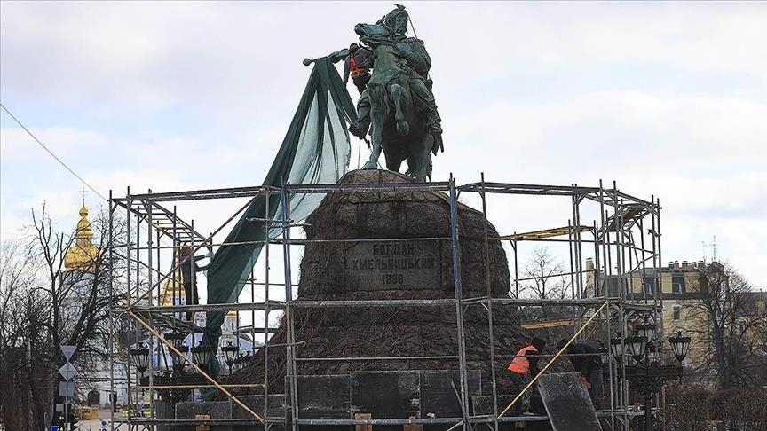 В Киеве готовят памятники культурного наследия к обстрелам и бомбардировкам