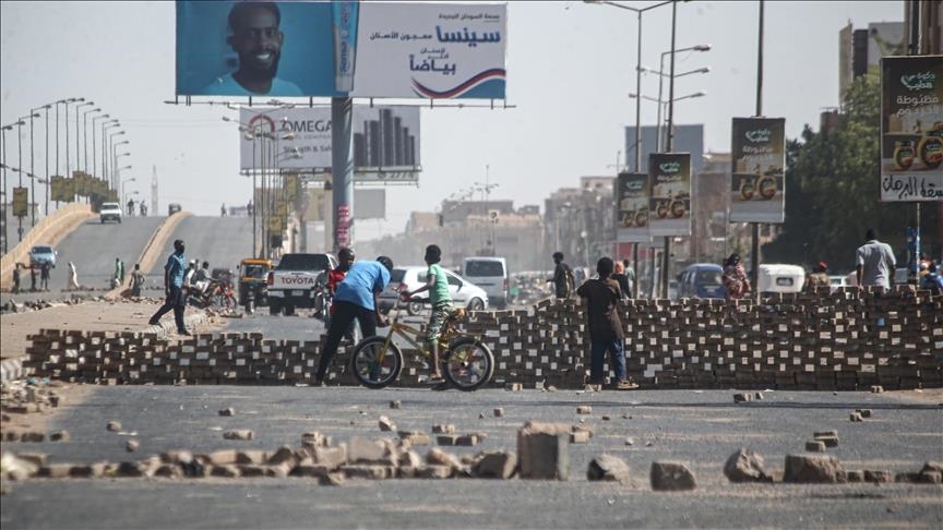 الخرطوم.. محتجون يغلقون طرقا للمطالبة بحكم مدني