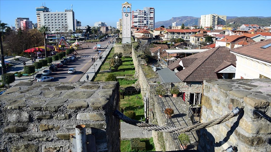 Arnavutluk'ta Elbasan Kalesi, duvarları içinde 'anıtlar mozaiği' oluşturuyor