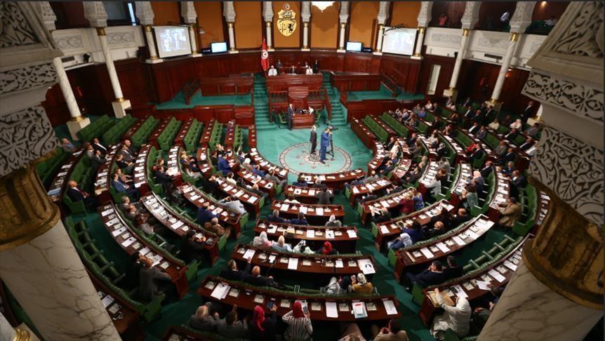 Le parlement tunisien adopte une loi annulant les mesures d'exception du président Saïed