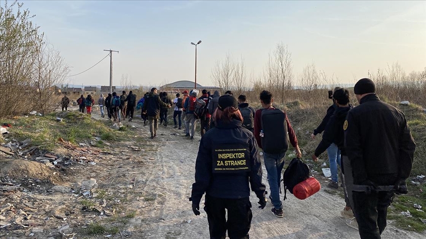 BiH: Migranti iz napuštenih objekata na području Bihaća smješteni u centar Lipa