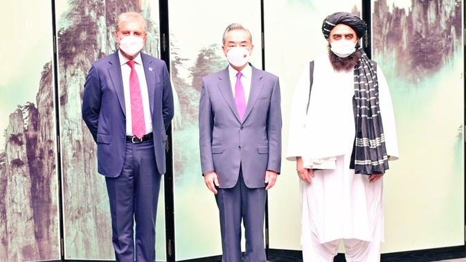 Chinese foreign minister hosts counterparts from Pakistan, Russia