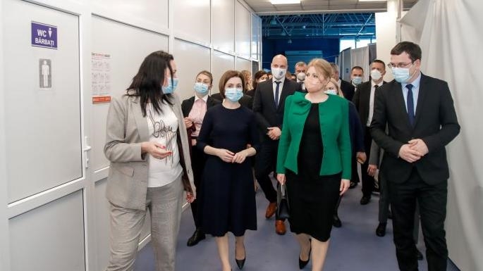 Президенты Молдовы и Словакии встретились с беженцами из Украины