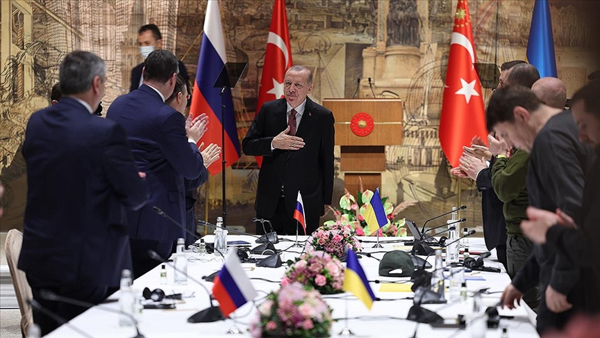 Fransız basınından ülkenin arabuluculuk rolünü Türkiye'ye kaptırdığı yorumu