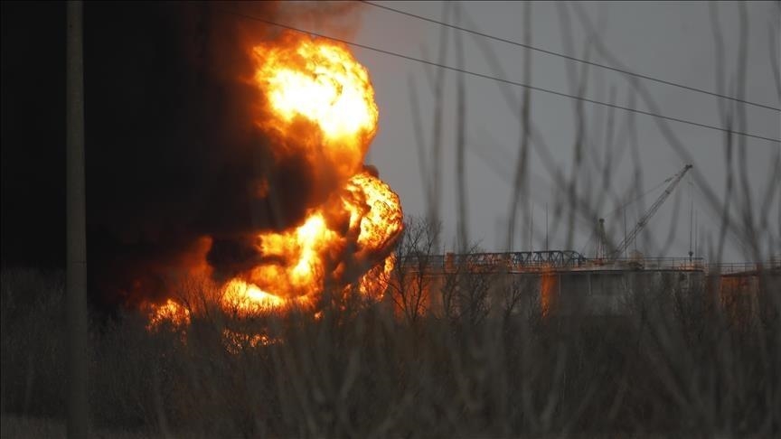 La Russie cible une importante raffinerie de pétrole en Ukraine 