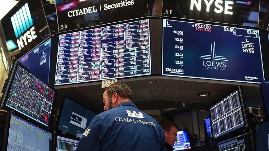 US stock market closes higher after positive data