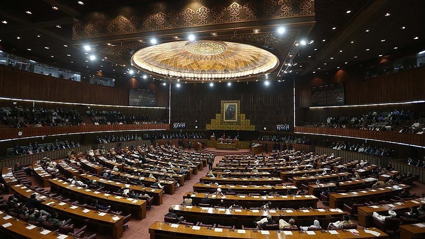 Президент Пакистана распустил парламент