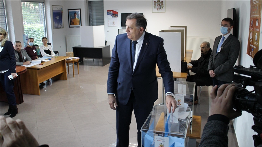 Лидер боснийских сербов Додик проголосовал на выборах в Сербии 