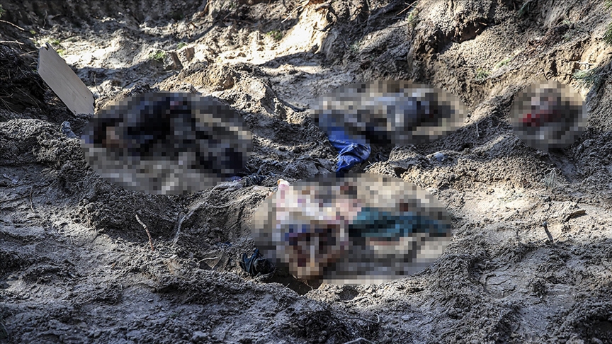 AA, Ukraynalı köy muhtarının ailesiyle öldürüldüğü Motijin köyüne girdi