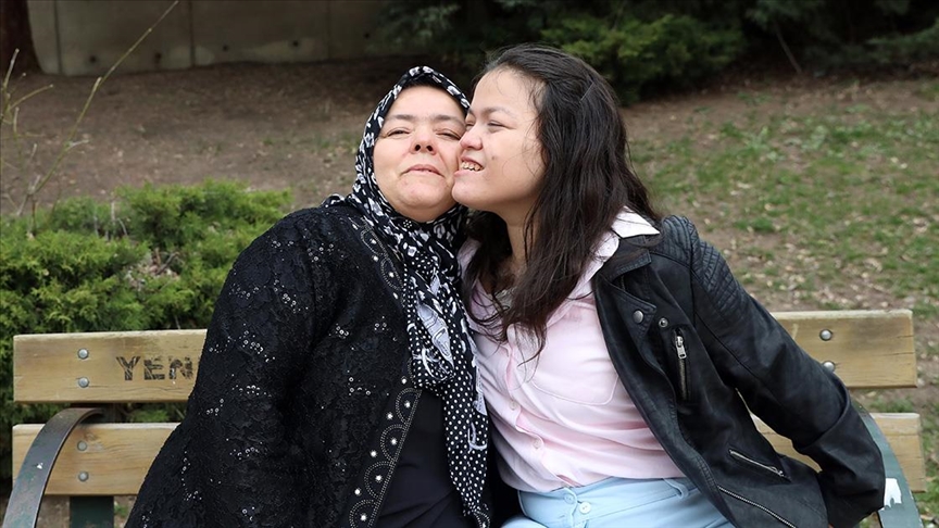 Serebral palsili Kübra Çevik, lösemiyle 5 yıl süren savaşı kazandı