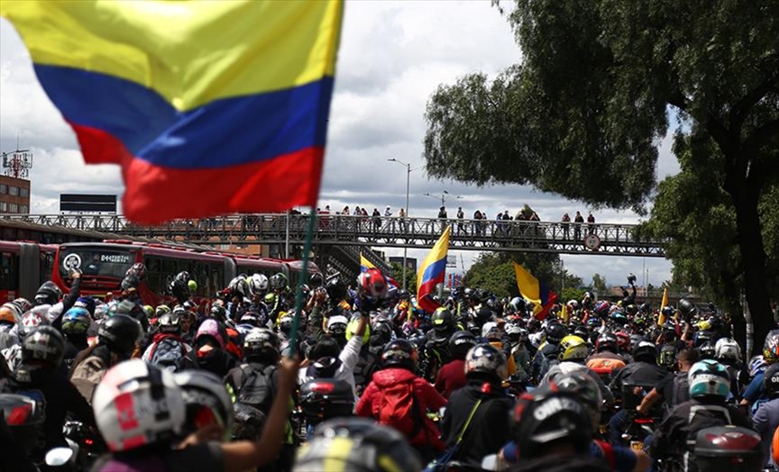 Alcaldía de Bogotá y motociclistas acuerdan reforma a un decreto de seguridad después de masivas protestas