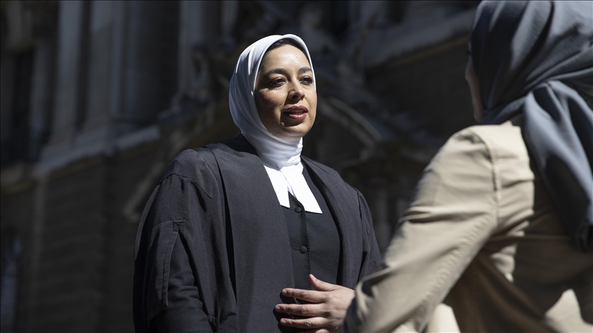 سلطانة تافادار.. أول محامية جنائية محجبة تصبح "مستشار الملكة" بإنجلترا