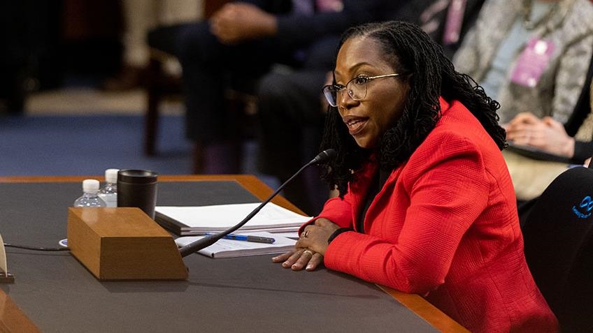 El Senado de EEUU escoge a la primera mujer afroamericana para servir en la Corte Suprema