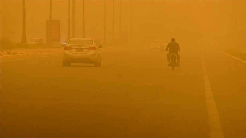 Kerkük'te yoğun kum fırtınası nedeniyle 90 kişi boğulma tehlikesi geçirdi