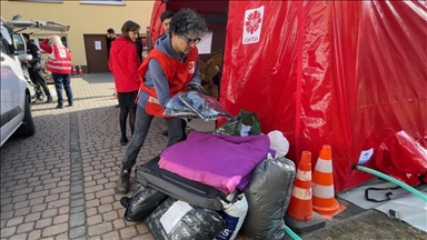 Volunteers from UK deliver aid to Poland-Ukraine border, bring back refugees