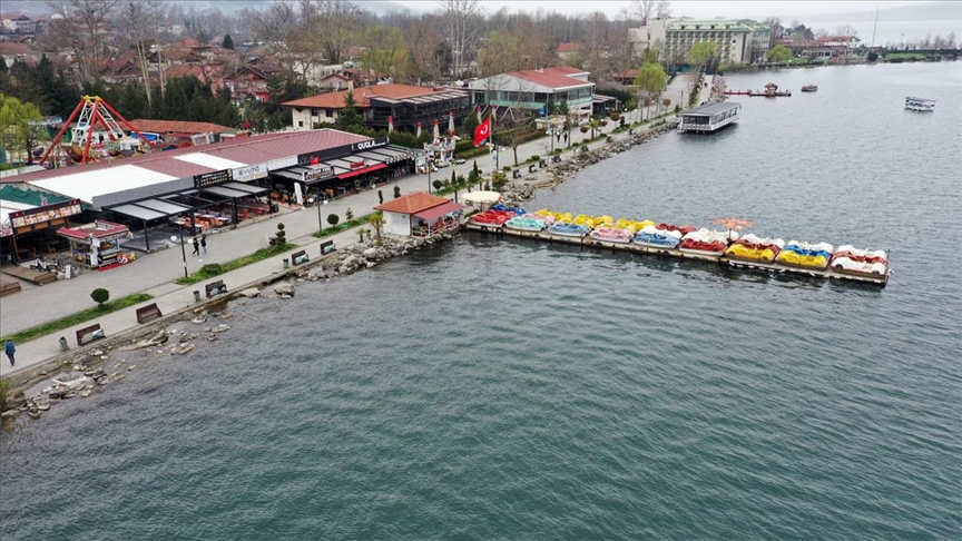 Sapanca benzersiz doğasıyla ara tatilde ziyaretçilerini bekliyor