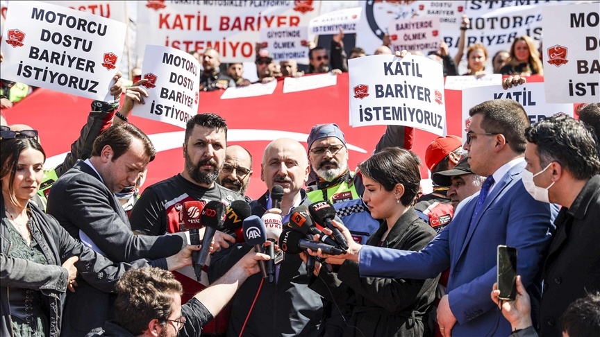 Ulaştırma ve Altyapı Bakanı Karaismailoğlu: Bugüne kadar 14 bin metreye yakın motorcu dostu bariyer uyguladık 