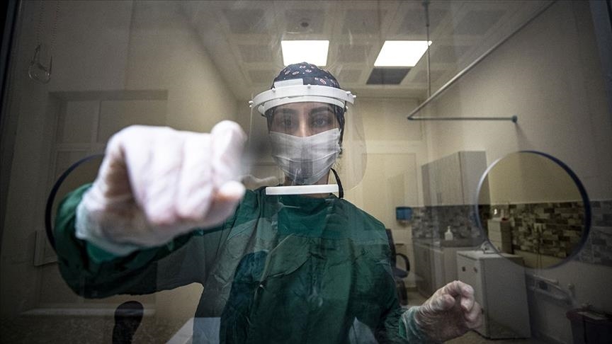 Turkiye reports nearly 6,900 new coronavirus cases